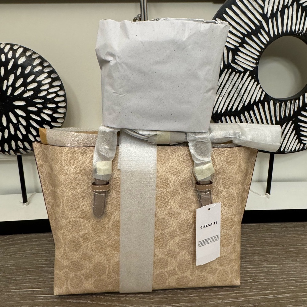 NWT Coach Mollie Tote bag